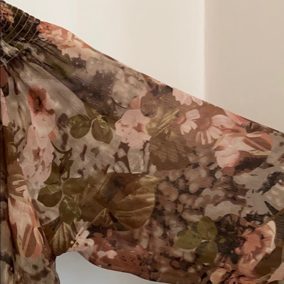 🌸 Flower blouse - Picture 3 of 3